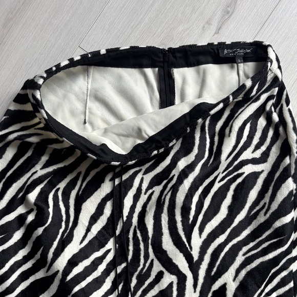 Vintage Betsey Johnson Fuzzy Zebra Midi Skirt - Picture 3 of 3